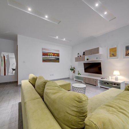 Top Floor Apt With Common Pool Close To All Amenities St. Paul's Bay Dış mekan fotoğraf