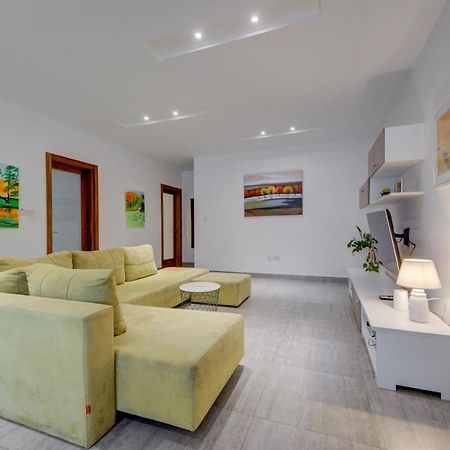 Top Floor Apt With Common Pool Close To All Amenities St. Paul's Bay Dış mekan fotoğraf