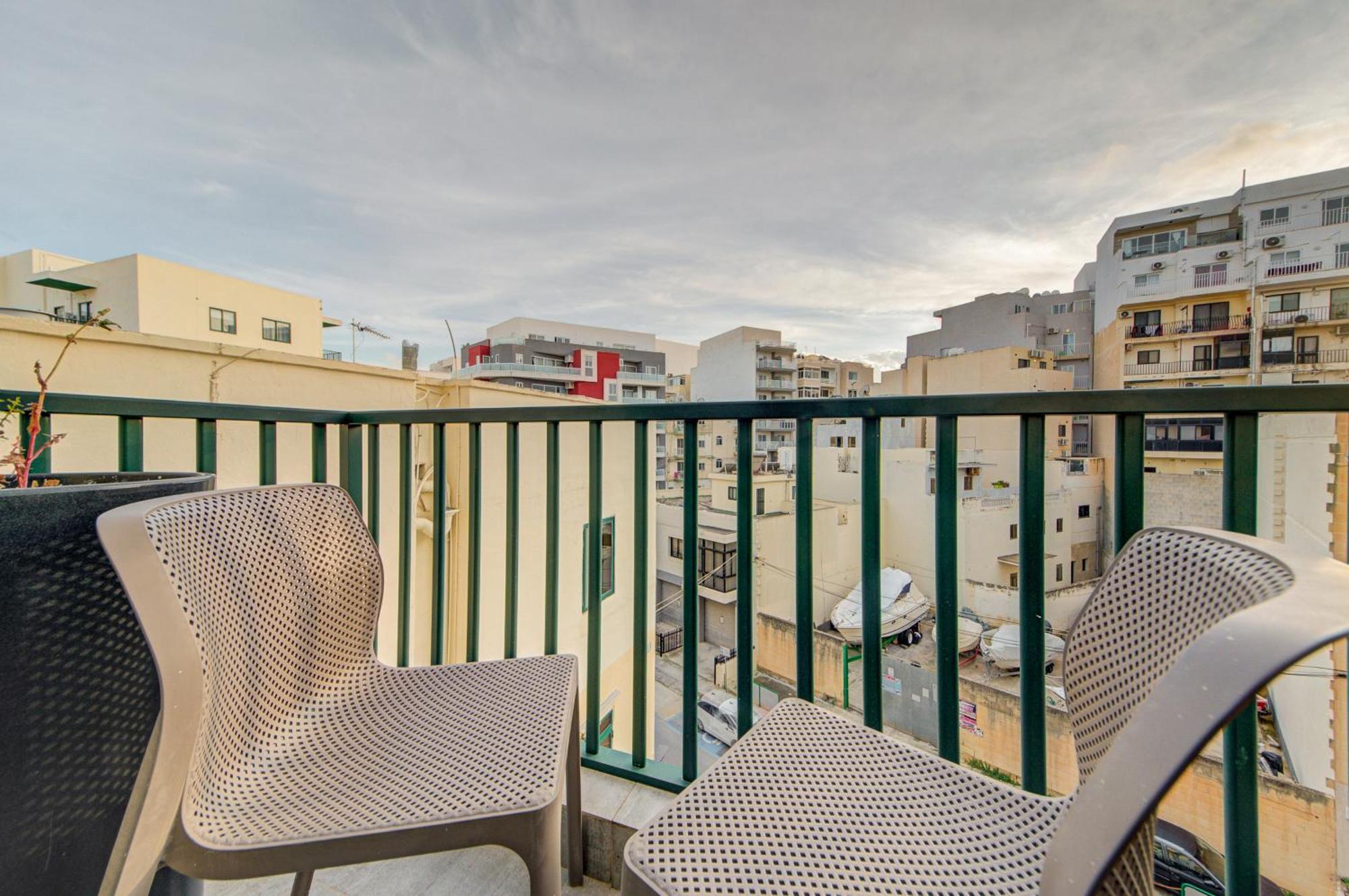 Top Floor Apt With Common Pool Close To All Amenities St. Paul's Bay Dış mekan fotoğraf
