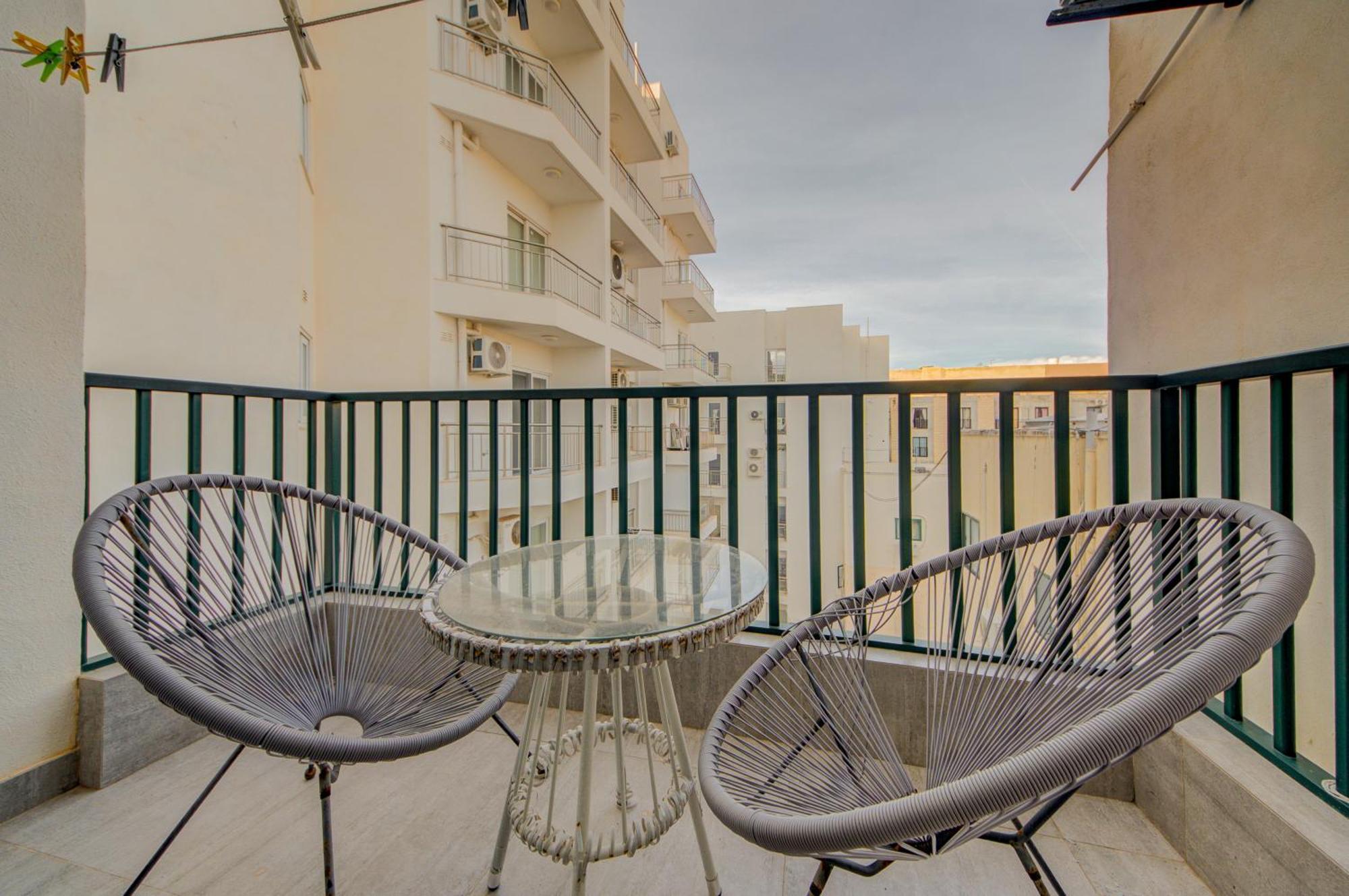 Top Floor Apt With Common Pool Close To All Amenities St. Paul's Bay Dış mekan fotoğraf