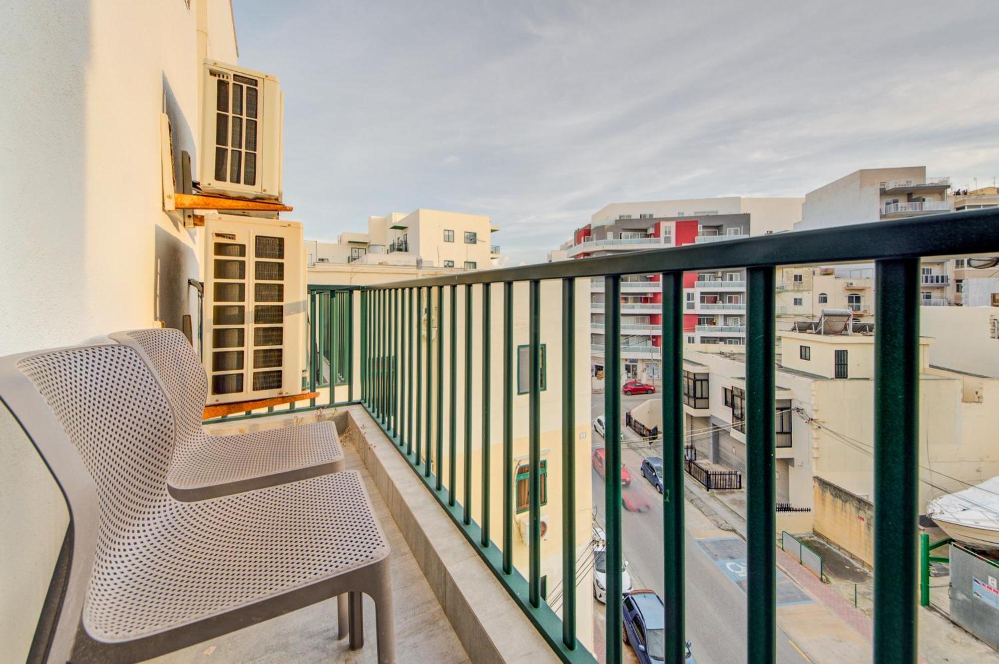 Top Floor Apt With Common Pool Close To All Amenities St. Paul's Bay Dış mekan fotoğraf
