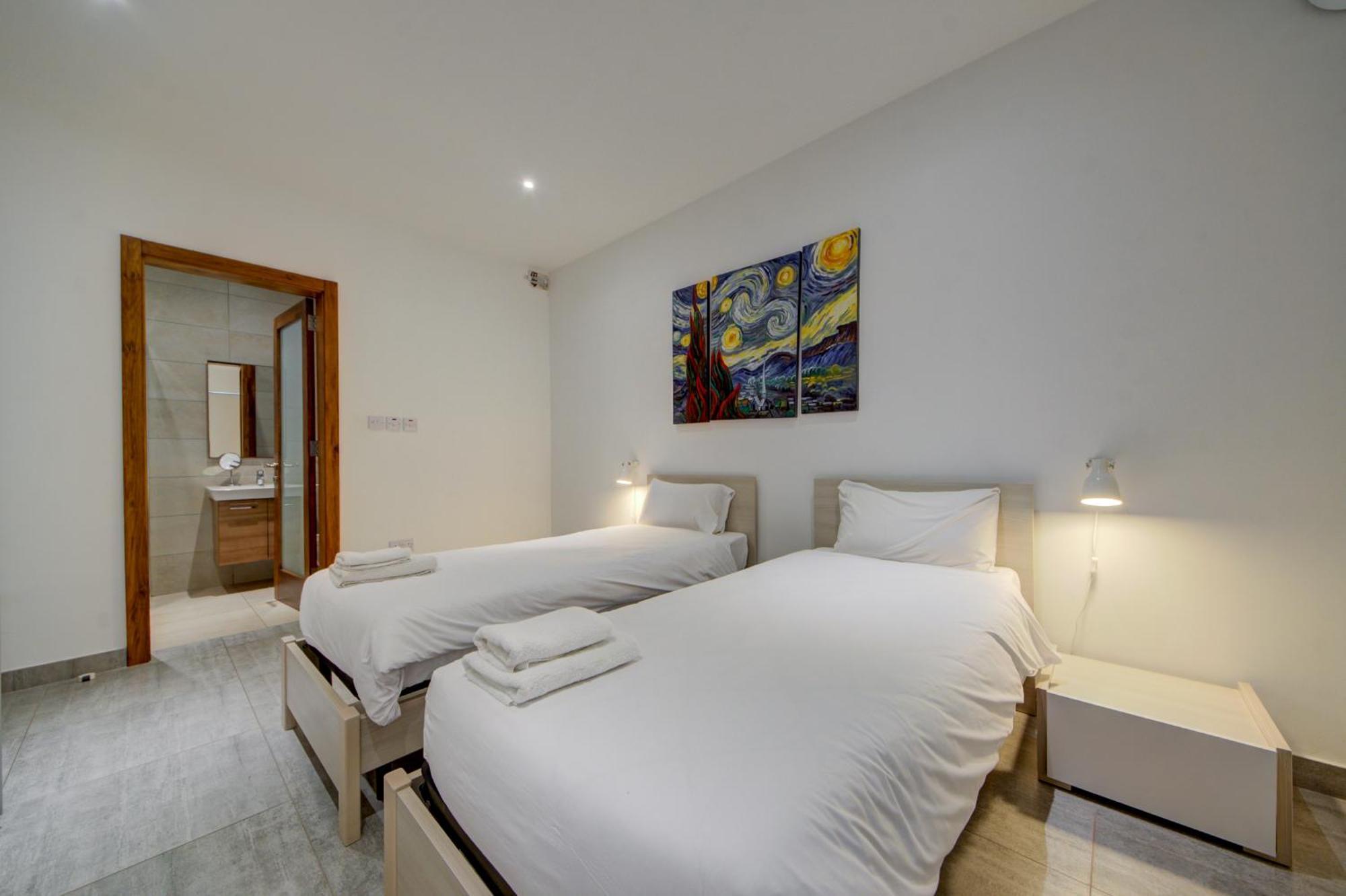 Top Floor Apt With Common Pool Close To All Amenities St. Paul's Bay Dış mekan fotoğraf