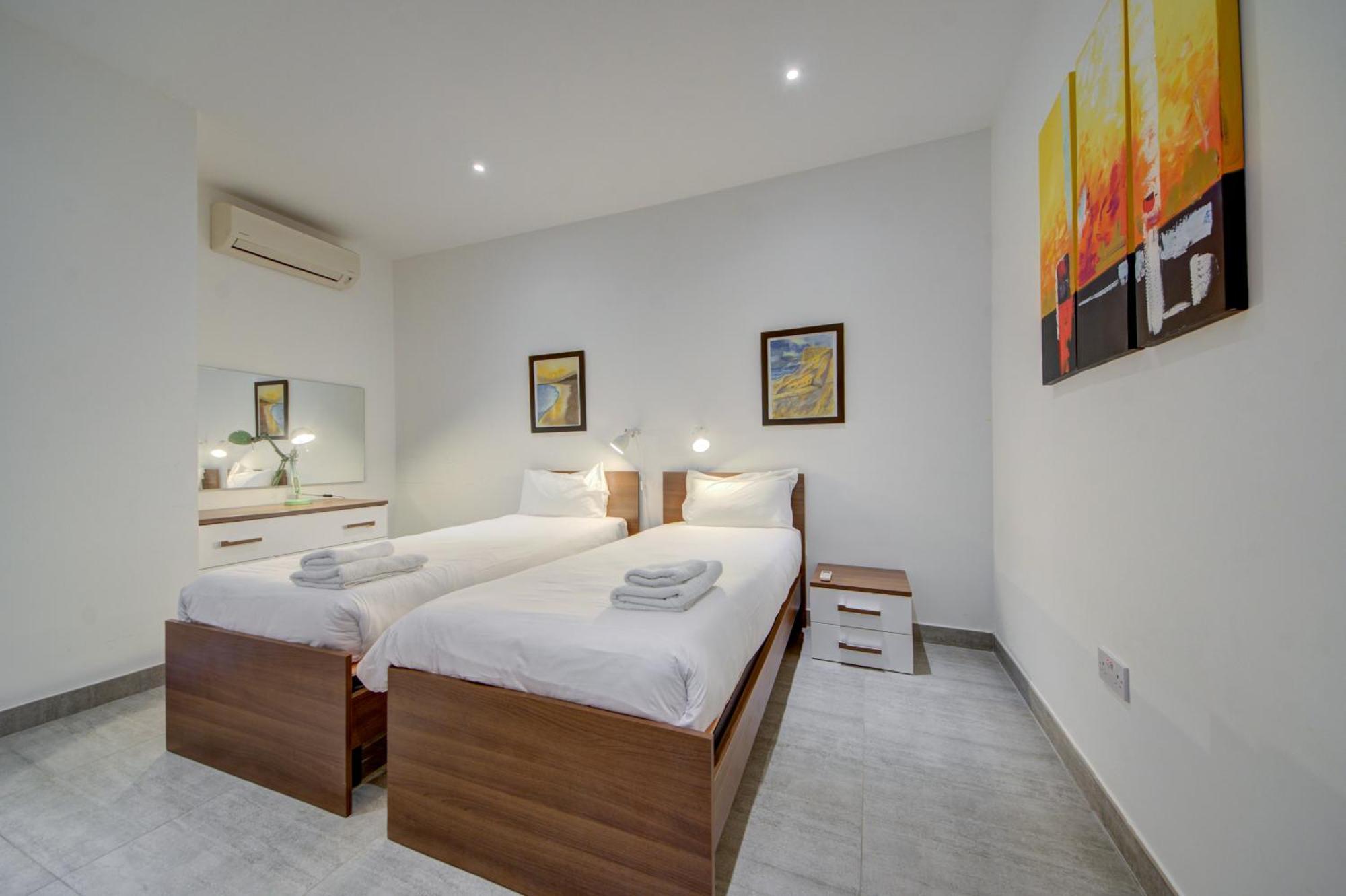 Top Floor Apt With Common Pool Close To All Amenities St. Paul's Bay Dış mekan fotoğraf