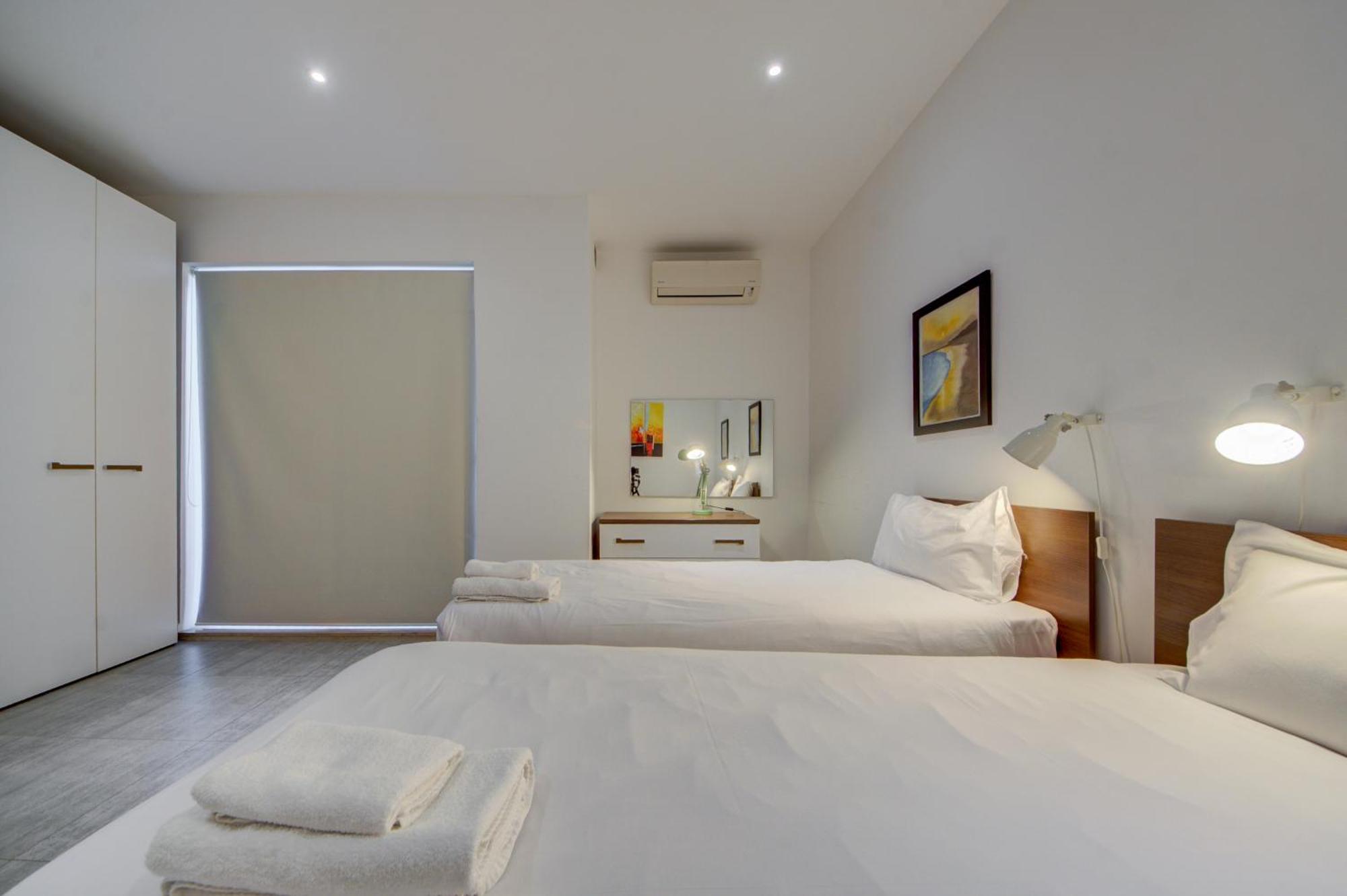 Top Floor Apt With Common Pool Close To All Amenities St. Paul's Bay Dış mekan fotoğraf