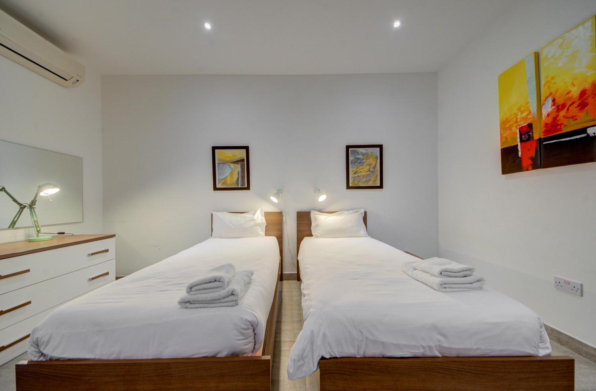 Top Floor Apt With Common Pool Close To All Amenities St. Paul's Bay Dış mekan fotoğraf