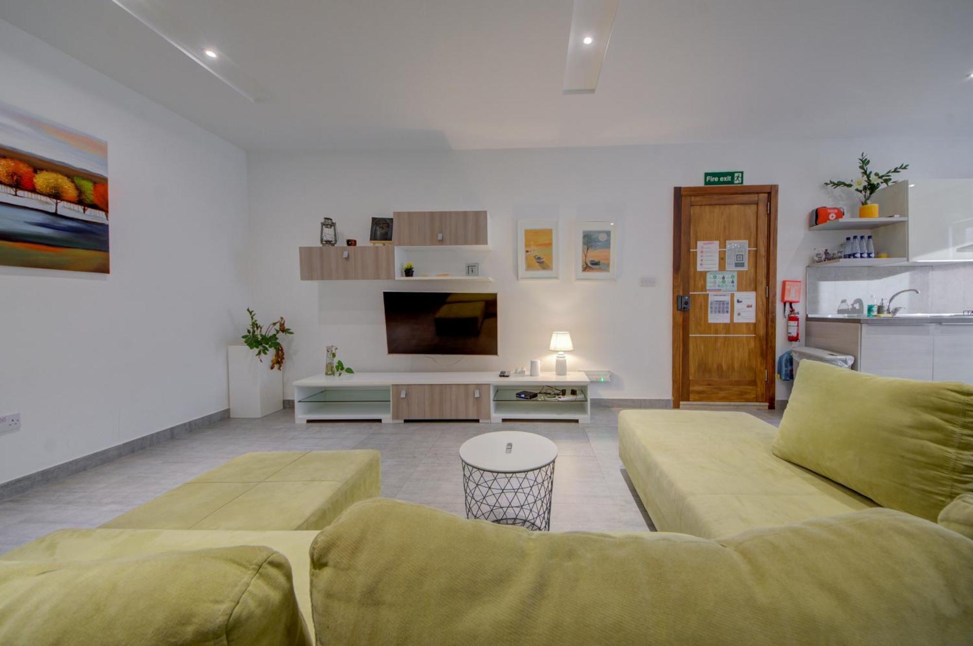 Top Floor Apt With Common Pool Close To All Amenities St. Paul's Bay Dış mekan fotoğraf